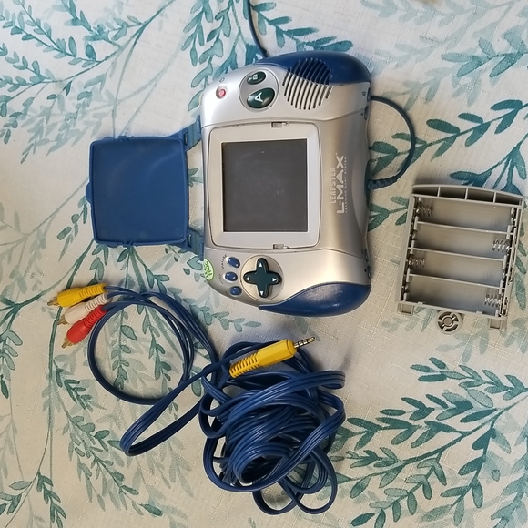 Leapster children's video game with 6 games. Takes 4- AA batteries - Picture 2 of 2